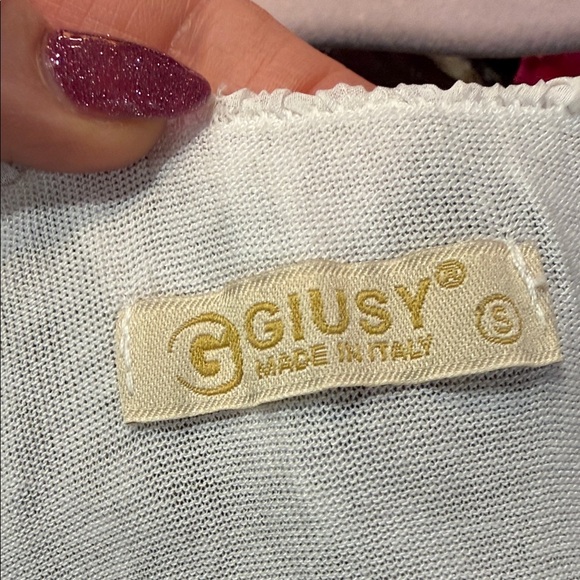 Elegant Monochrome Blouse - Picture 2 of 3